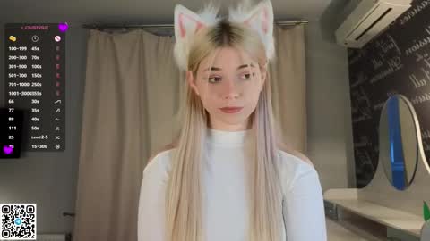 Snapshot of falinegelling chatting on February 2025 04:14:02 AM Emilia online show from February 2025 04:14:02 AM