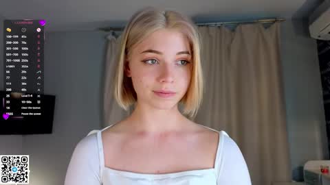 Snapshot of falinegelling chatting on March 2025 01:37:01 PM Emilia online show from March 2025 01:37:01 PM