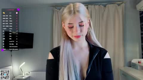 Snapshot of falinegelling chatting on March 2025 04:10:01 AM Emilia online show from March 2025 04:10:01 AM