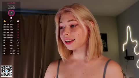 Snapshot of falinegelling chatting on September 2025 04:12:02 AM Emilia online show from September 2025 04:12:02 AM