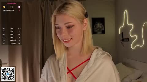 Snapshot of falinegelling chatting on October 2025 04:09:02 AM Emilia online show from October 2025 04:09:02 AM