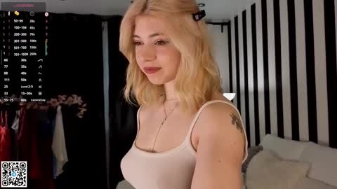 Snapshot of falinegelling chatting on November 2025 04:33:02 AM Emilia online show from November 2025 04:33:02 AM