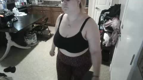 fall_flowers96 online show from April 2026 02:31:01 AM