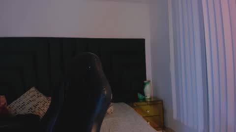 Snapshot of faloonroussel chatting on September 2025 07:04:01 PM Faloon online show from September 2025 07:04:01 PM