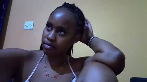 Snapshot of famous_bear chatting on February 2026 01:04:01 AM famous_bear online show from February 2026 01:04:01 AM