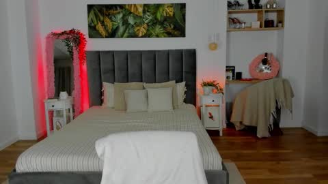 Jennifer online show from September 2025 01:27:01 AM