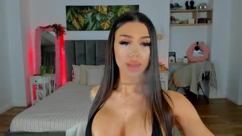 Jennifer online show from October 2025 07:13:01 PM