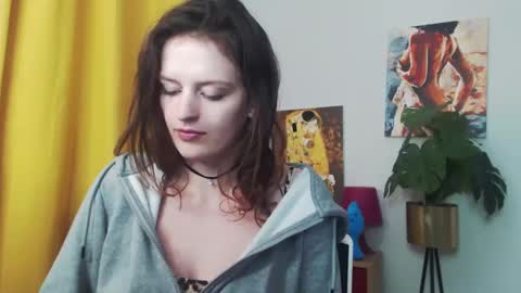 Nadine online show from January 2025 09:23:02 AM