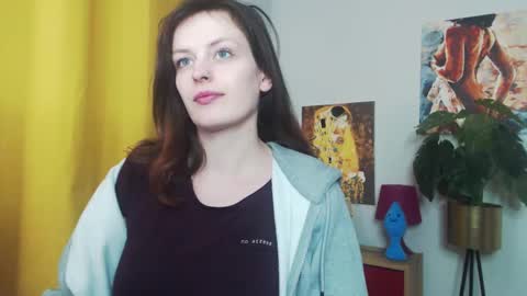 Nadine online show from February 2025 01:11:02 PM