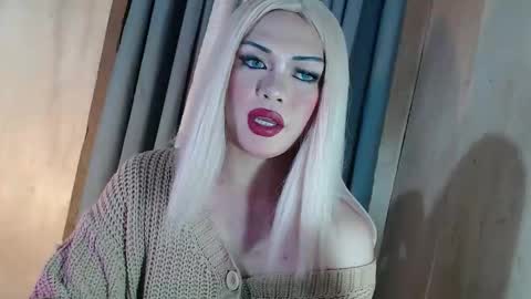 DANIELLA - DONT FORGET TO GIVE ME A THUMBSU UP online show from April 2026 11:17:01 AM