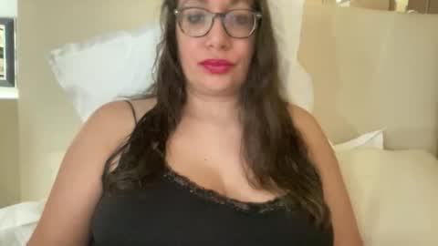Snapshot of farahday chatting on September 2025 11:43:02 AM Farah online show from September 2025 11:43:02 AM