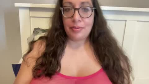 Snapshot of farahday chatting on September 2025 12:16:01 PM Farah online show from September 2025 12:16:01 PM