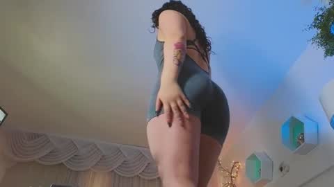 Farah online show from November 2025 12:04:01 PM