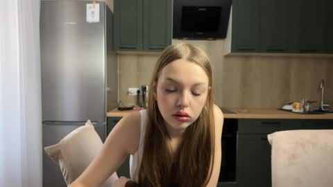 Snapshot of farahmantifel chatting on October 2025 12:50:01 PM Anna Scovich online show from October 2025 12:50:01 PM