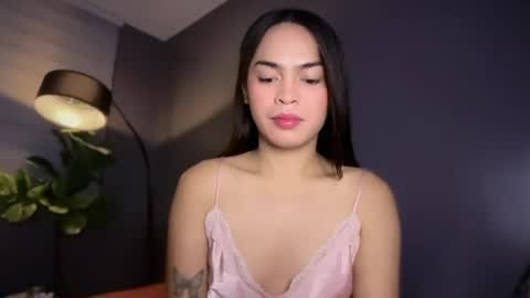 farrahmoanx online show from July 2026 02:32:01 PM