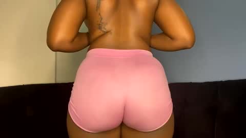 Snapshot of fatassfreak254 chatting on December 2024 05:24:01 PM Winnie online show from December 2024 05:24:01 PM