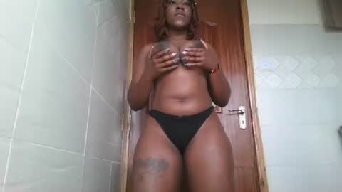 Snapshot of fatassfreak254 chatting on December 2024 08:39:02 AM Winnie online show from December 2024 08:39:02 AM