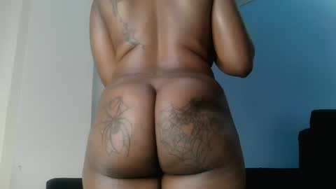 Snapshot of fatassfreak254 chatting on January 2025 02:35:02 AM Winnie online show from January 2025 02:35:02 AM