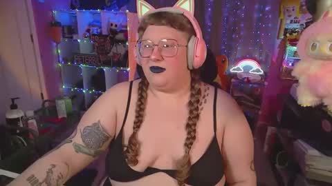Snapshot of fatveronica chatting on February 2026 02:11:01 AM FatVeronica online show from February 2026 02:11:01 AM