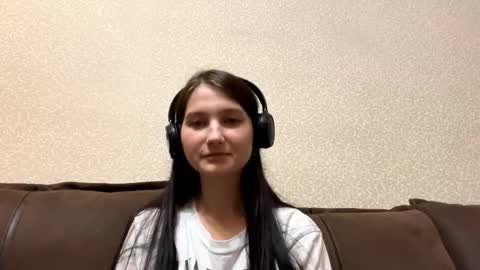 Snapshot of faustinabartosh chatting on October 2025 10:16:02 AM Aurora 18yo online show from October 2025 10:16:02 AM