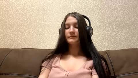 Aurora 18yo online show from November 2025 08:25:01 AM