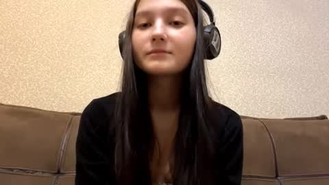 Aurora 18yo online show from November 2025 08:36:02 AM