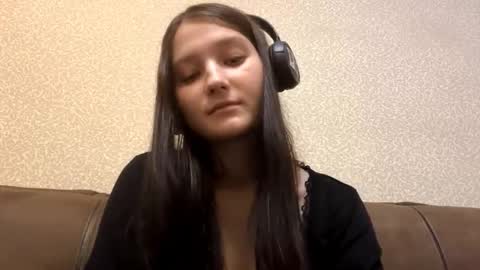 Aurora 18yo online show from November 2025 09:19:02 AM