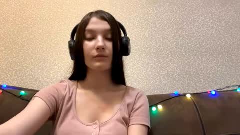 Aurora 18yo online show from December 2025 08:19:02 AM