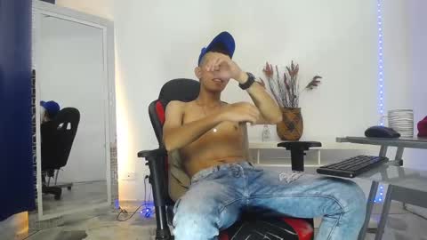 Favel Gomez online show from January 2025 04:02:02 AM