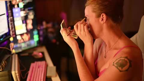 Snapshot of fayeholloway chatting on September 2025 02:46:02 AM Faye Holloway online show from September 2025 02:46:02 AM