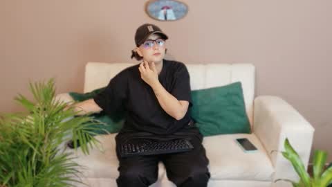 Snapshot of feelina_firesoul chatting on September 2025 01:01:01 PM Feelena online show from September 2025 01:01:01 PM