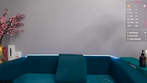 Laura online show from September 2025 07:47:01 PM