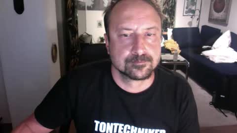 feetkissboy online show from September 2025 12:26:01 AM