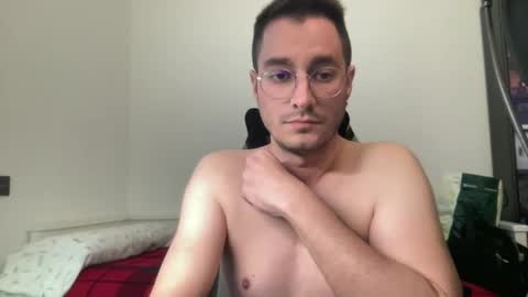 Snapshot of feline_shine chatting on December 2024 03:31:02 PM feline_shine online show from December 2024 03:31:02 PM