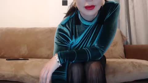Snapshot of felinechic chatting on January 2025 05:16:02 AM FelineChic online show from January 2025 05:16:02 AM