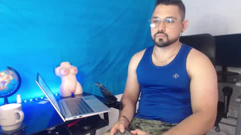 FELIPE QUIROZ online show from September 2025 05:24:01 PM