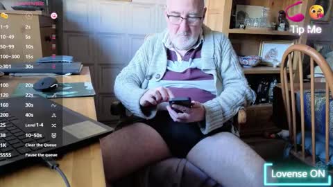 Adam online show from October 2025 02:02:01 PM