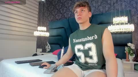 Femboy Max online show from February 2026 11:37:02 AM