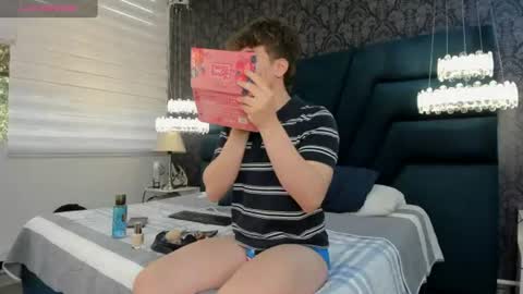 Snapshot of femboy_max chatting on June 2026 11:41:01 AM Femboy Max online show from June 2026 11:41:01 AM