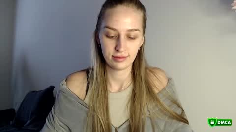 Femke online show from November 2025 11:23:02 AM