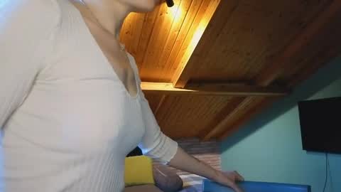 Snapshot of ferdina18 chatting on May 2026 03:52:02 PM Leya online show from May 2026 03:52:02 PM