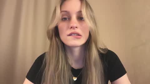 Snapshot of fflloowweerr chatting on January 2025 01:00:02 PM Lisa online show from January 2025 01:00:02 PM