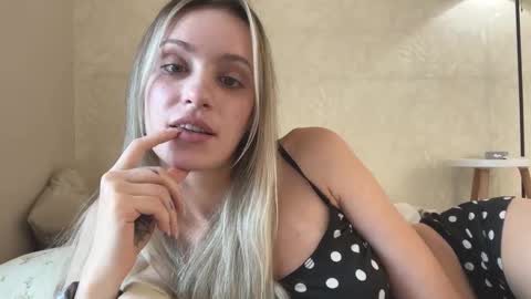 Snapshot of fflloowweerr chatting on September 2025 08:51:02 AM Lisa online show from September 2025 08:51:02 AM