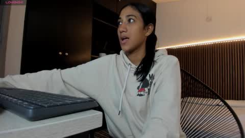 Freyja  online show from October 2025 04:51:01 PM