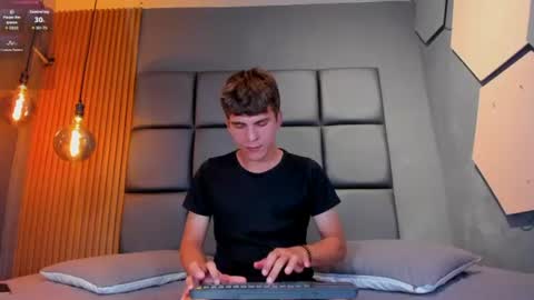 Snapshot of fhilip_ken chatting on June 2026 05:18:02 PM FHILIP online show from June 2026 05:18:02 PM