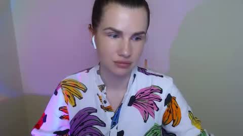 Snapshot of fialin_ chatting on July 2026 10:21:01 AM Mia online show from July 2026 10:21:01 AM