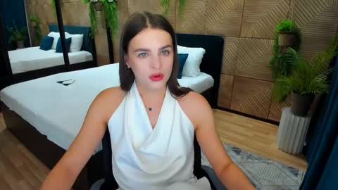 Snapshot of finalaccord chatting on September 2025 10:17:01 AM Amanda online show from September 2025 10:17:01 AM