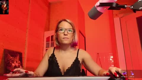 Lady online show from April 2026 06:12:02 PM