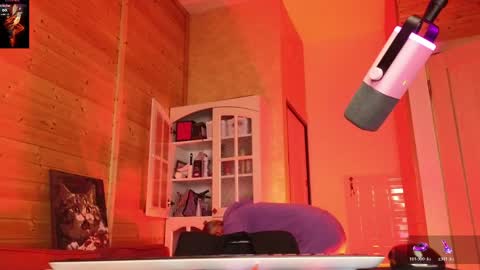 Snapshot of findom_lady_shine chatting on April 2026 06:43:01 PM Lady online show from April 2026 06:43:01 PM