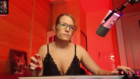 Snapshot of findom_lady_shine chatting on April 2026 05:43:01 PM Lady online show from April 2026 05:43:01 PM